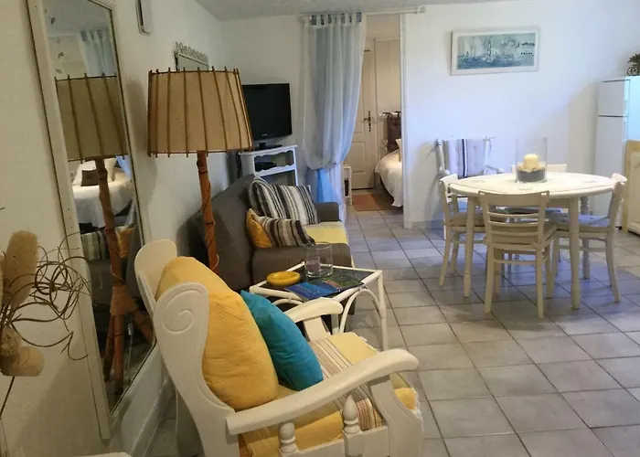 Jacadi شقة لا كروا فالميه